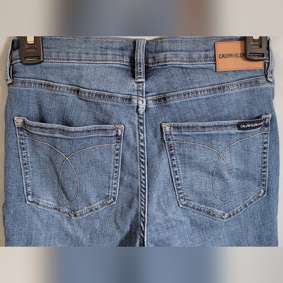 Calvin Klein Jeans • Mid Rise Skinny - Picture 5 of 5